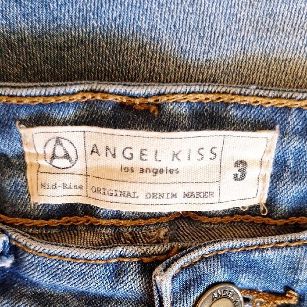 Angel Kiss Pearl-Studded Distressed Cropped Blue Jeans NWOT Size 3 - Picture 9 of 10